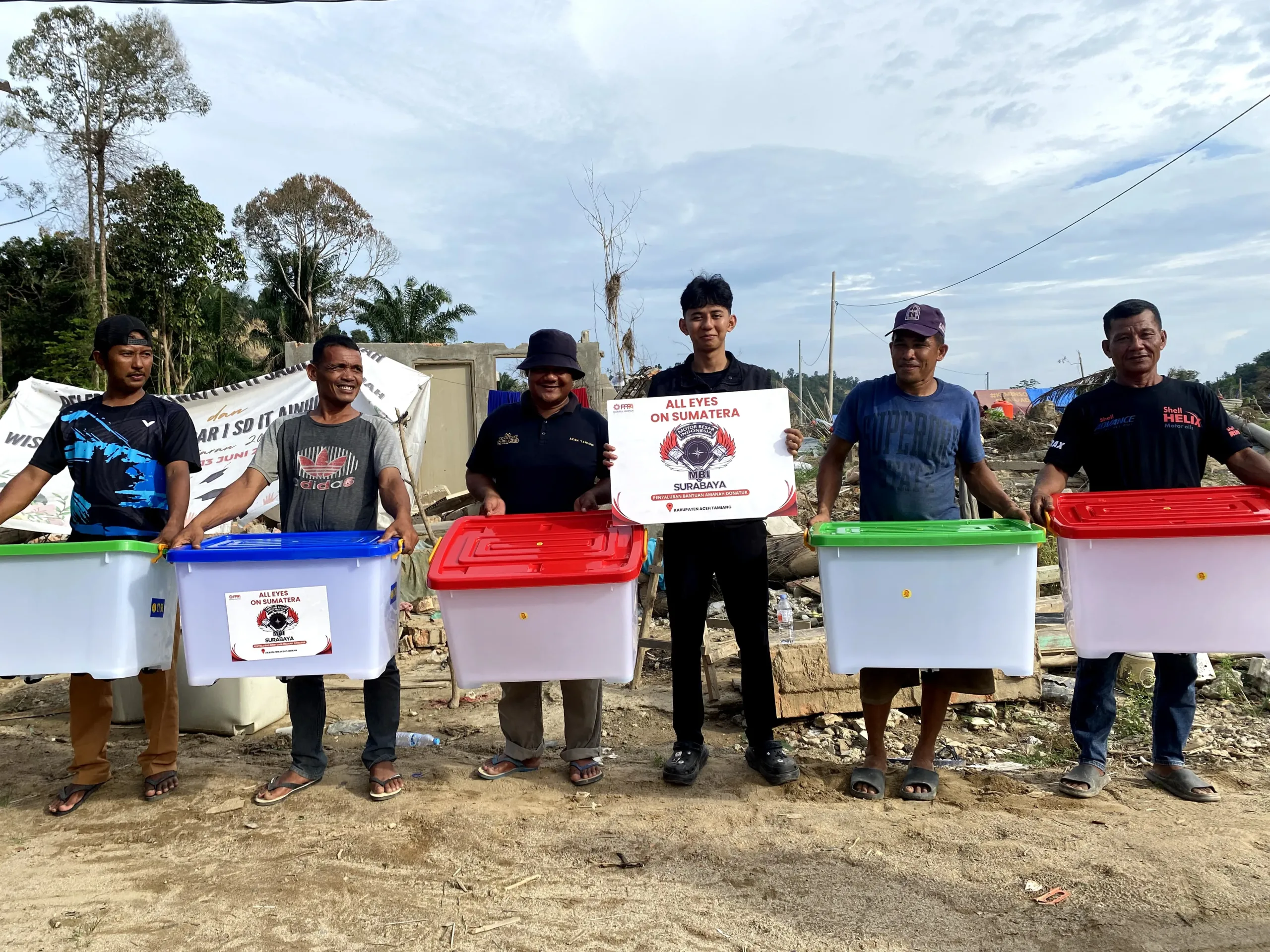 MBI Surabaya Peduli saat Berbagi dengan korban bencana Aceh-Sumut. (Foto: Istimewa)