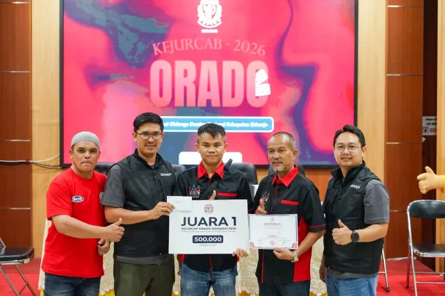 Ketua Orado Sidoarjo Yonathan Toar Sangari (dua dari kiri) bersama pemenang Kejurcab Orado 2026. (Foto: Istimewa)