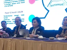 Ketua DKW INI Jatim Sri Wahyu Jatmiko (dua dari kanan) saat memimpin sosialisasi perubahan Kode Etik Notaris (KEN) Senin lalu (20/4). (Foto: Istimewa)