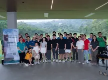Mahasiswa dan alumni UK Petra yang tergabung dalam Petranesian Golf Community berfoto bersama di Driving Range Taman Dayu Golf Club & Resort, Pasuruan, Jumat (1/5). (Foto: Istimewa)