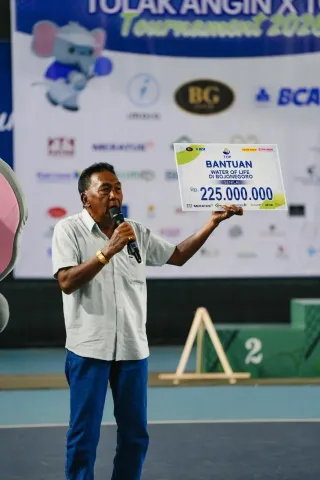 Salah satu perwakilan warga desa di Bojonegoro yang jadi salah satu project sosial pengadaan air bersih Yayasan Tangan Orang Peduli (TOP). (Foto: Istimewa)