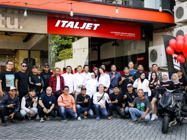 Suasana pembukaan showroom Italjet Surabaya. (Foto: Istimewa)