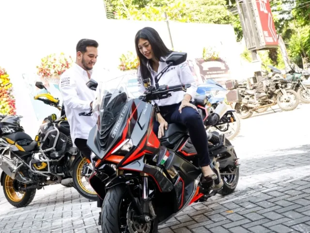 Direktur Italjet Indonesia Nabila Putri (kanan) dan Nicko Eigert sebagai R&D Italjet Indonesia. (Foto: Istimewa)